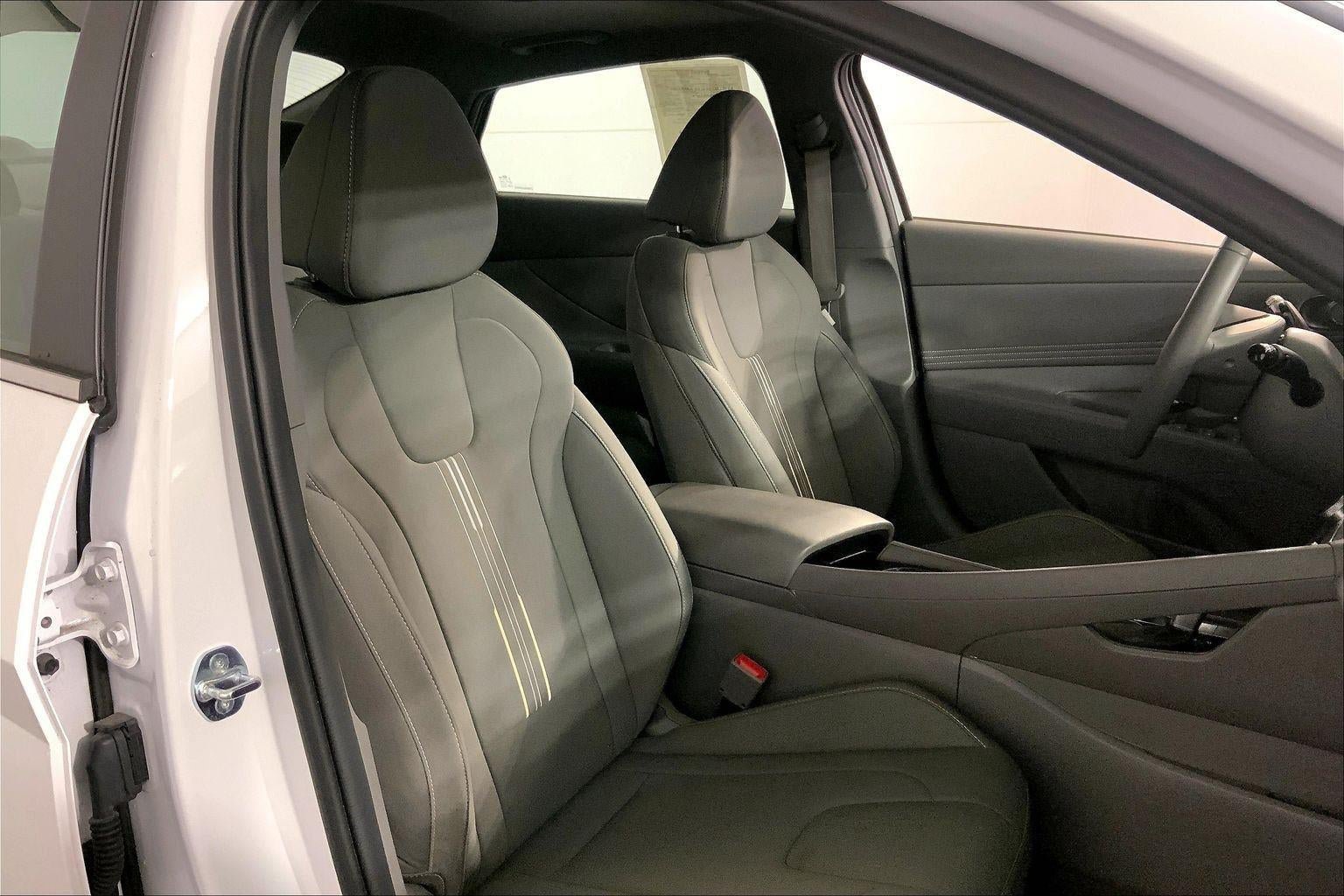 Used 2025 Hyundai Elantra SEL FWD image 7