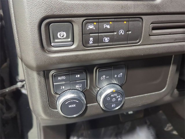 Certified 2024 GMC Yukon SLT w/ SLT Luxury Package image 17