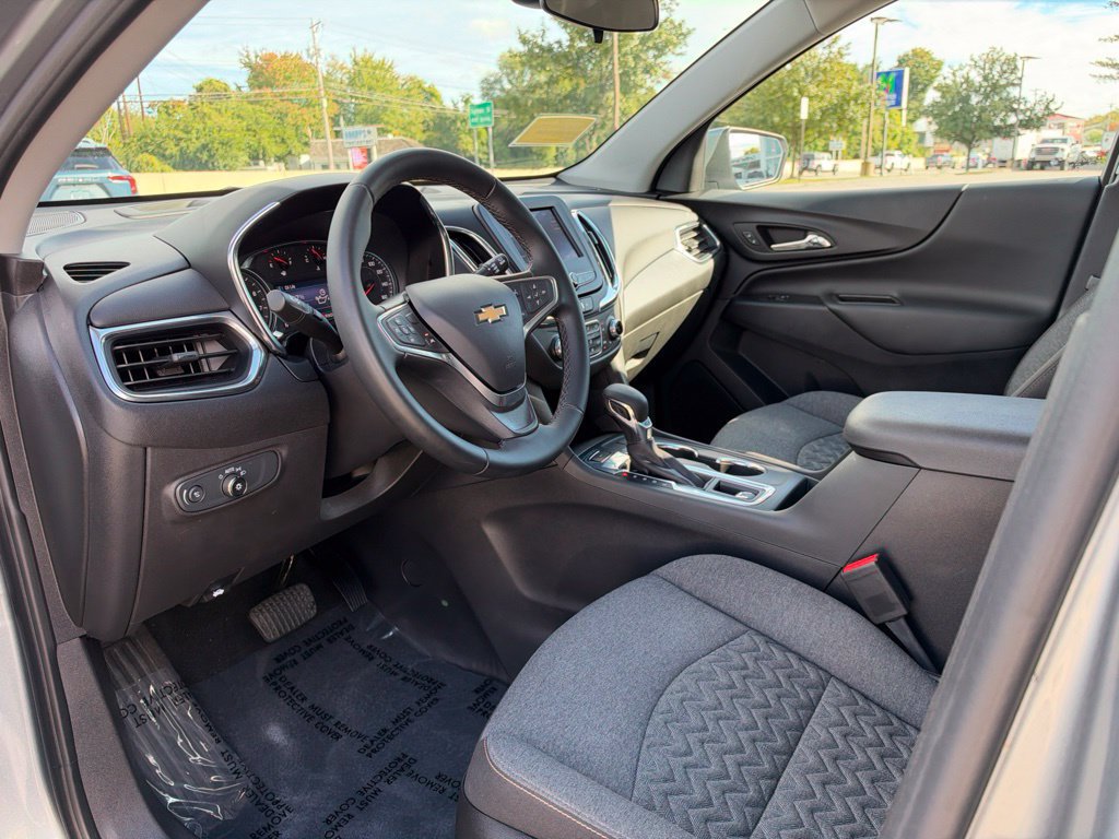 Used 2023 Chevrolet Equinox LT AWD/4WD image 15