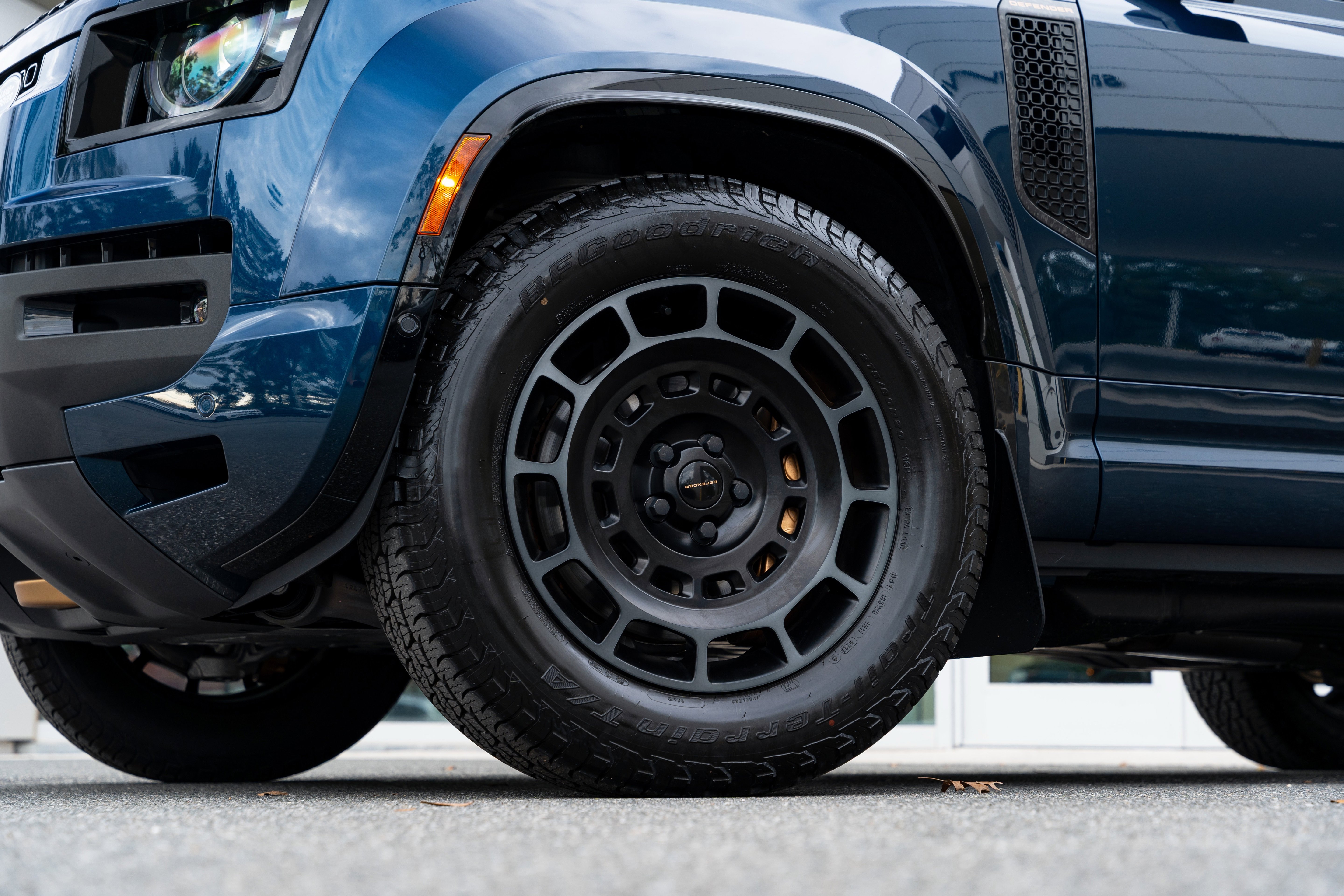 Used 2026 Land Rover Defender 110 OCTA image 9