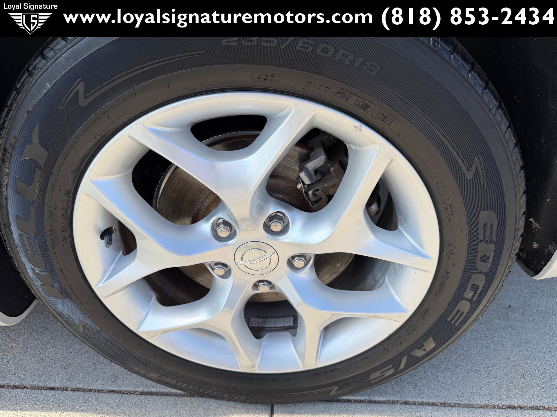 Used 2017 Chrysler Pacifica Touring-L w/ Tire & Wheel Group FWD image 37