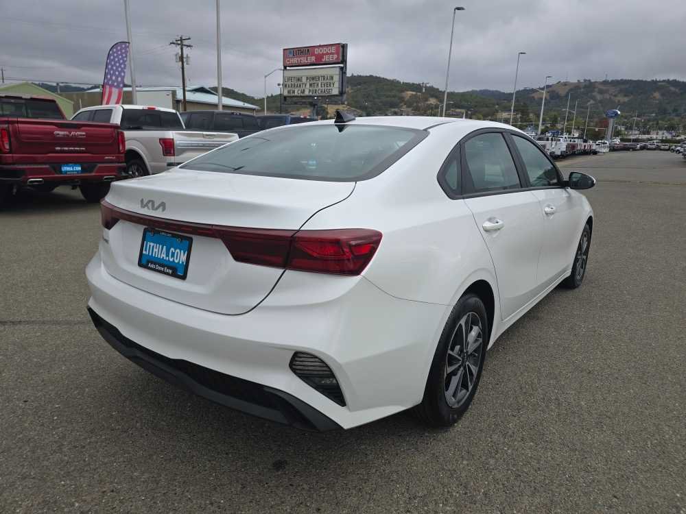 Used 2023 Kia Forte LXS FWD image 5