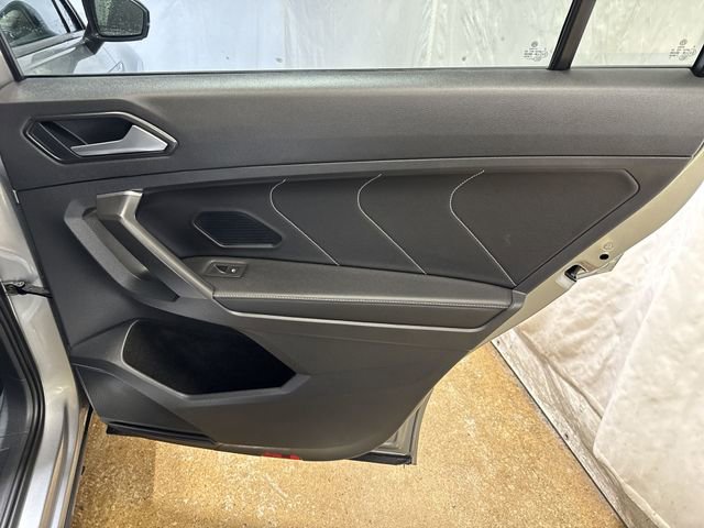 Used 2022 Volkswagen Tiguan SE R-Line image 26