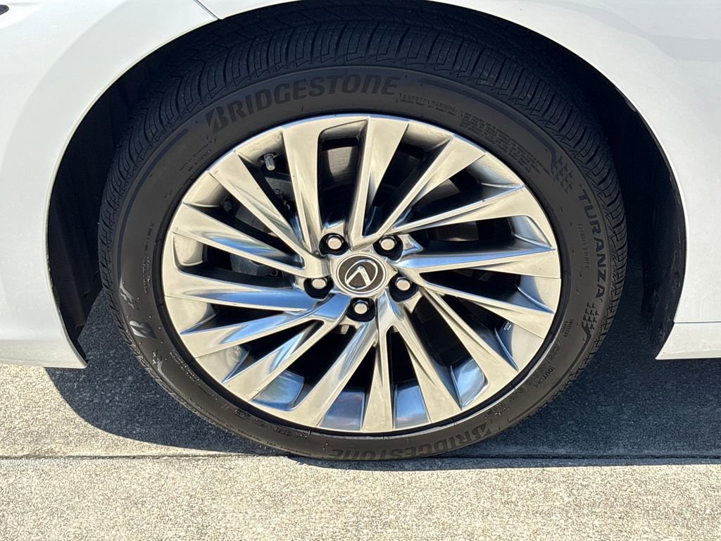 Used 2022 Lexus ES 300h w/ Luxury Package FWD image 12