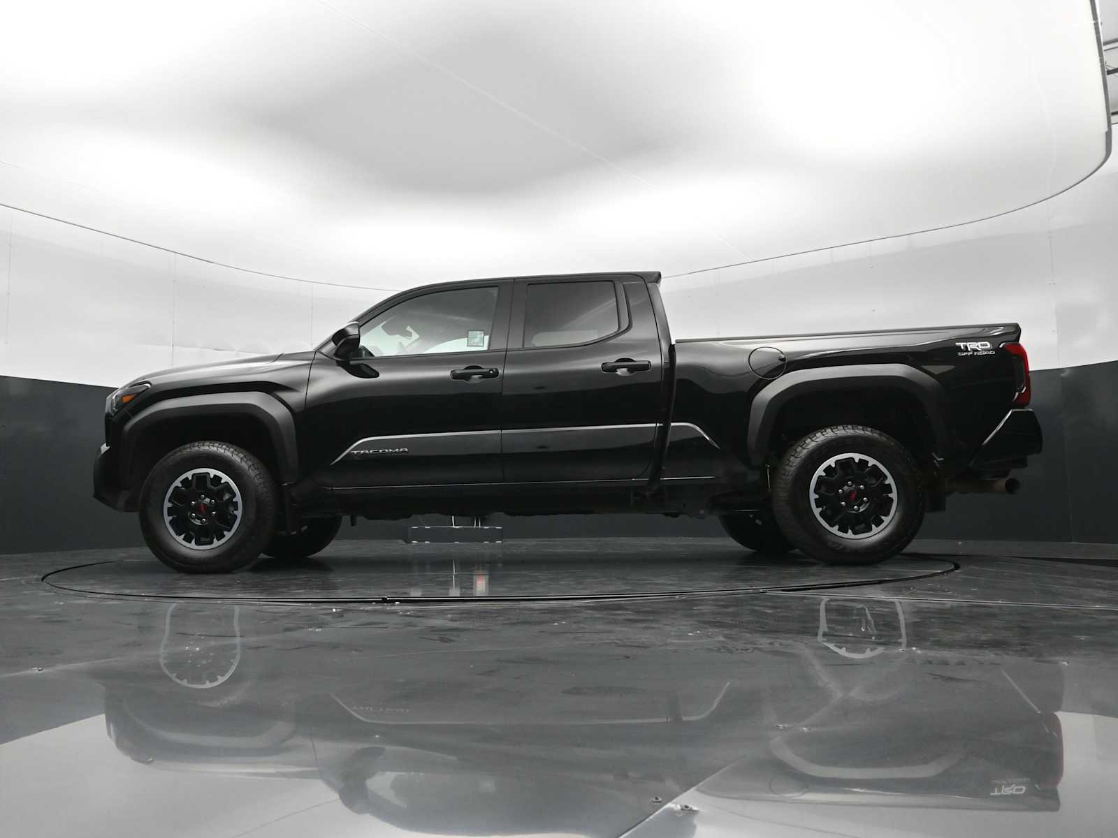 Used 2024 Toyota Tacoma TRD Off-Road AWD/4WD image 32