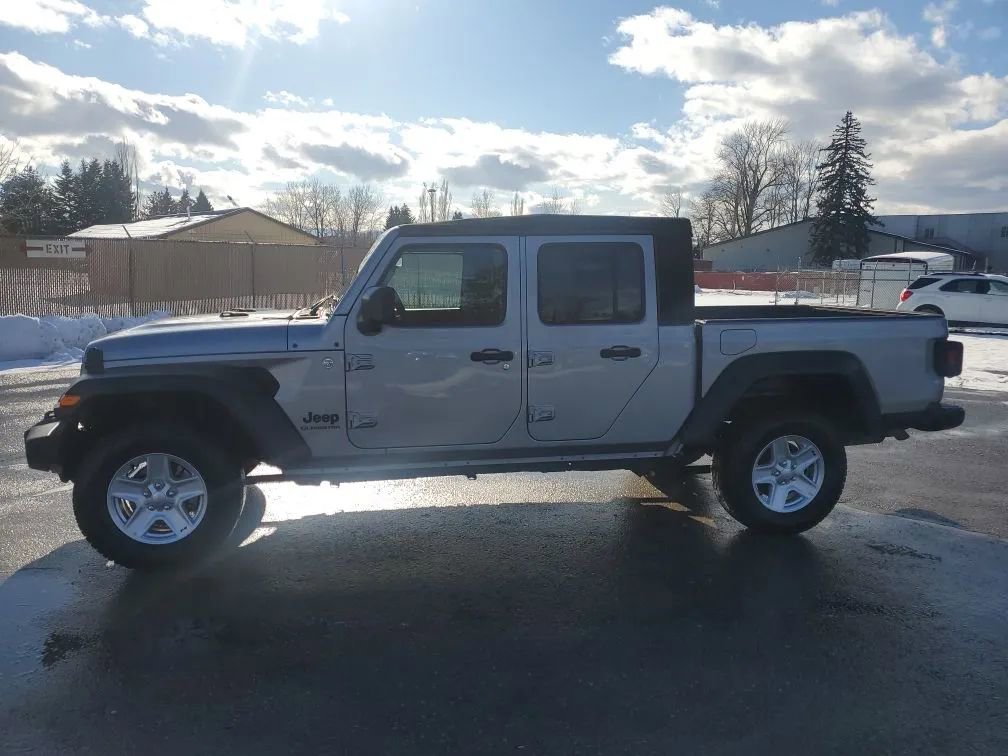 Used 2020 Jeep Gladiator Sport w/ Quick Order Package 24S image 2