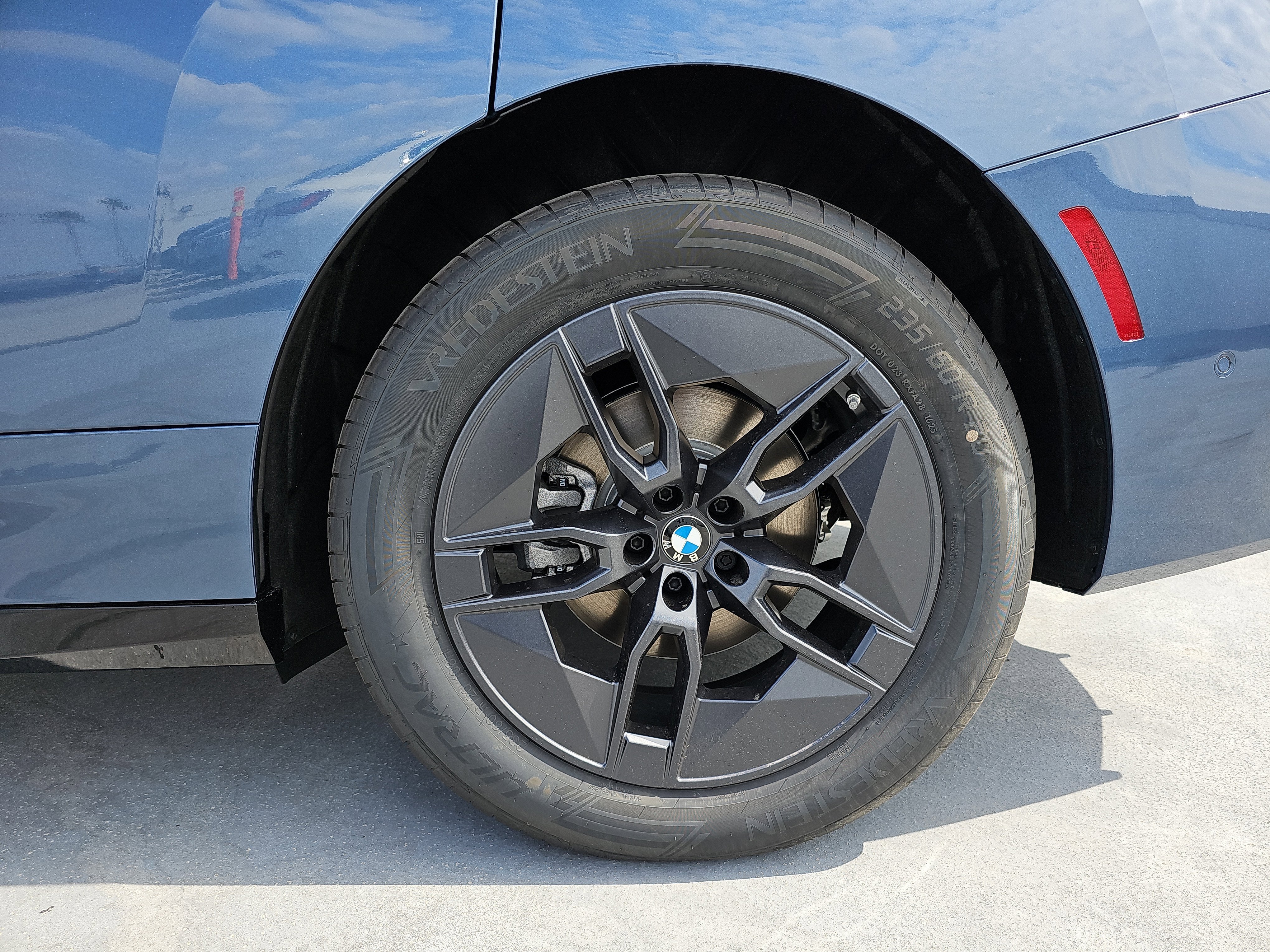 New 2026 BMW iX xDrive60 w/ Premium Package image 33