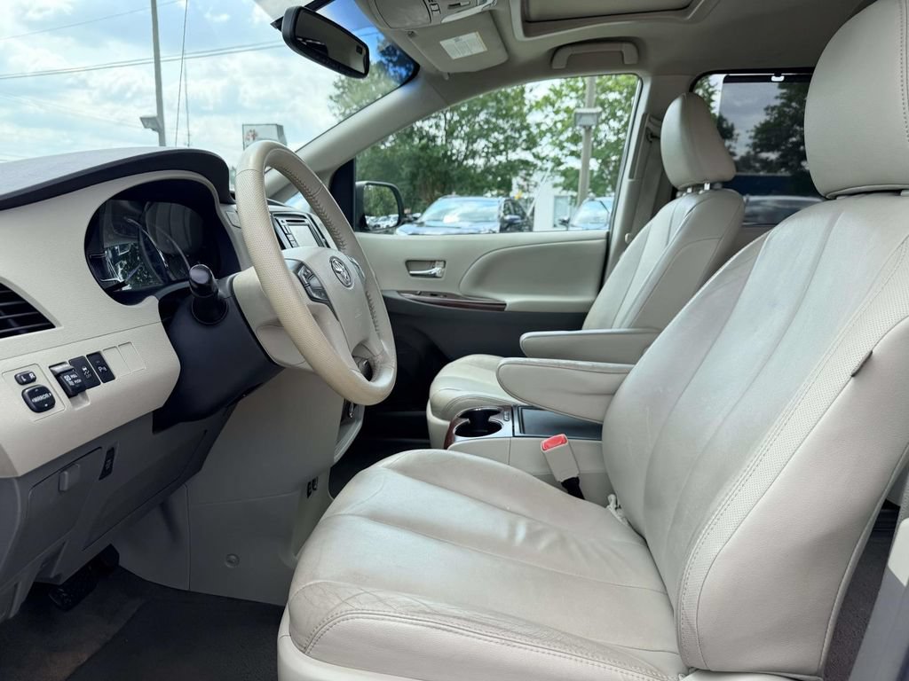 Used 2013 Toyota Sienna XLE FWD image 19