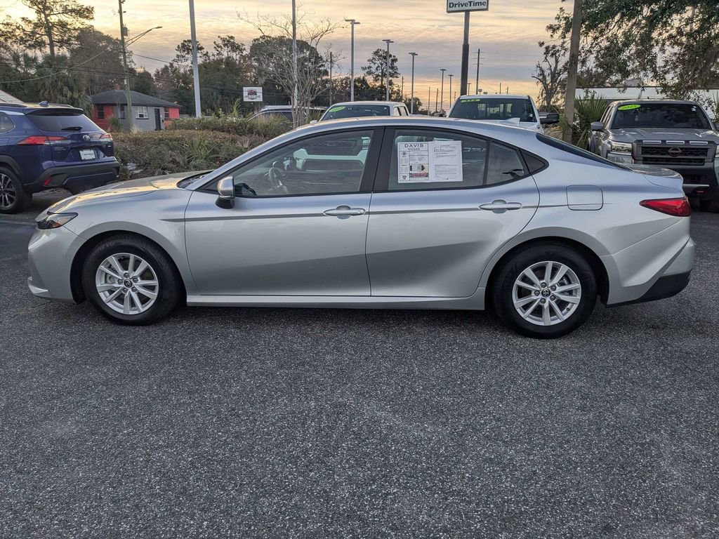 Used 2025 Toyota Camry LE image 7
