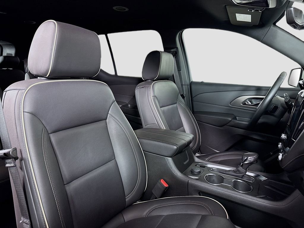 Used 2023 Chevrolet Traverse Premier image 32