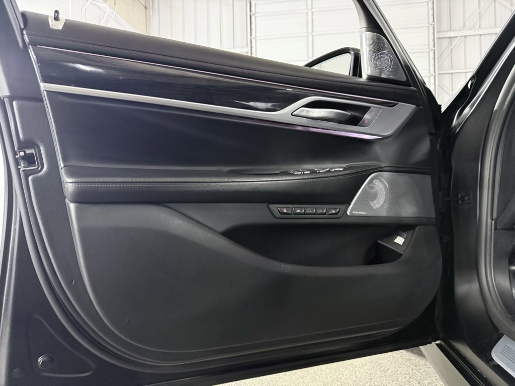 Used 2022 BMW 750i xDrive w/ Luxury Rear Seating Package image 33