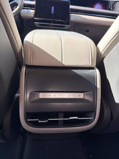 Used 2024 Lincoln Nautilus Premier AWD/4WD image 20