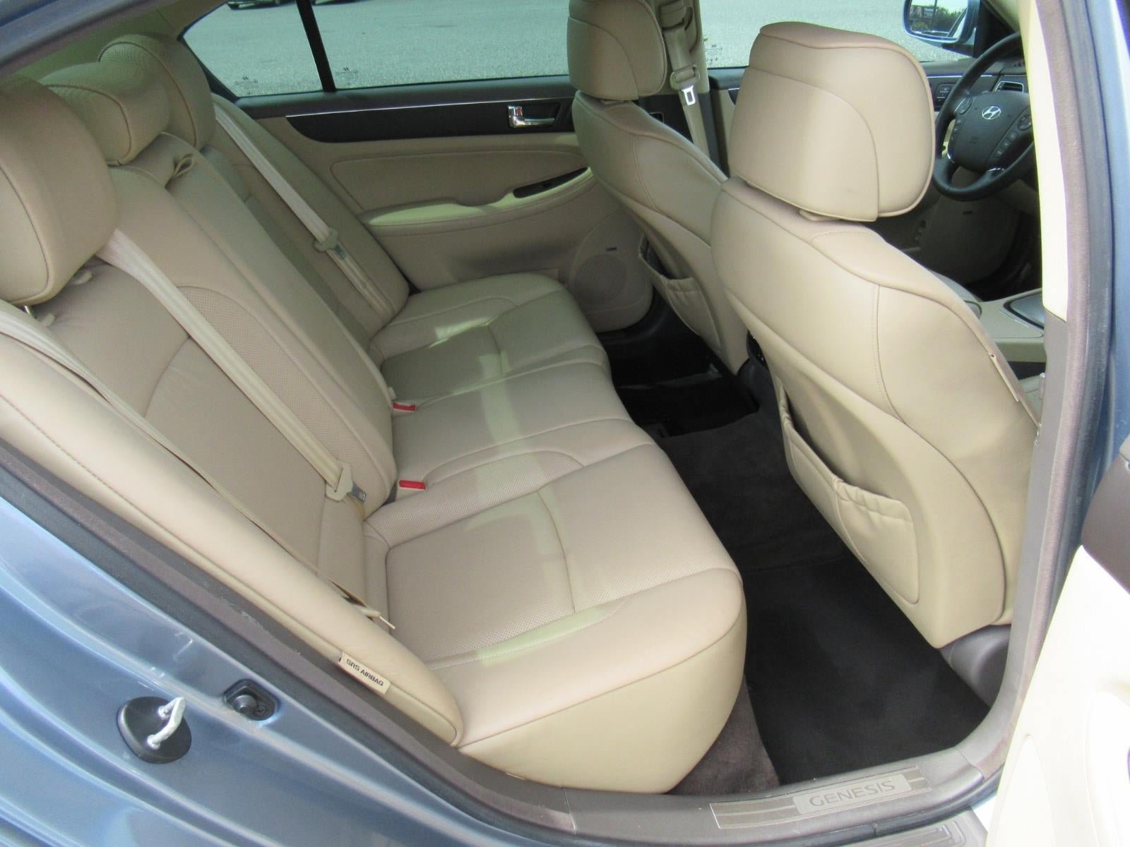 Used 2010 Hyundai Genesis 3.8 w/ Premium Pkg 2 RWD image 30