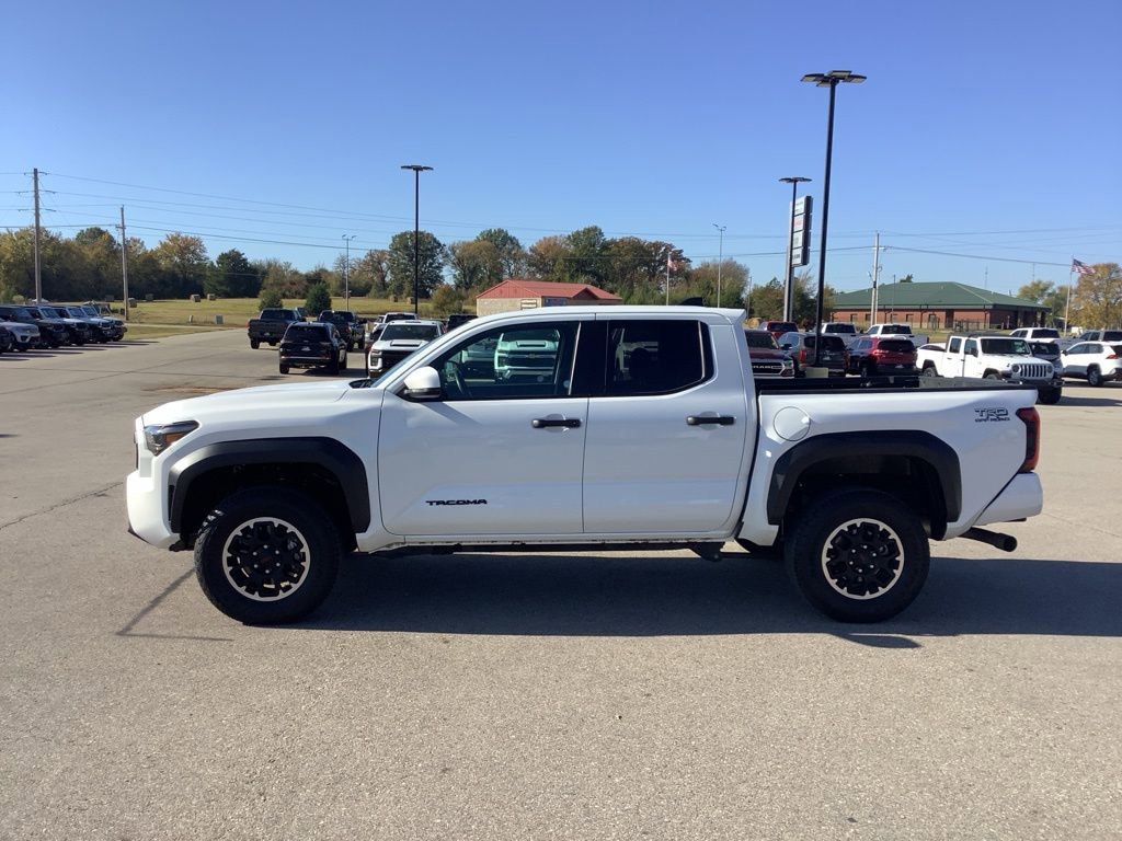 Used 2024 Toyota Tacoma TRD Off-Road image 4