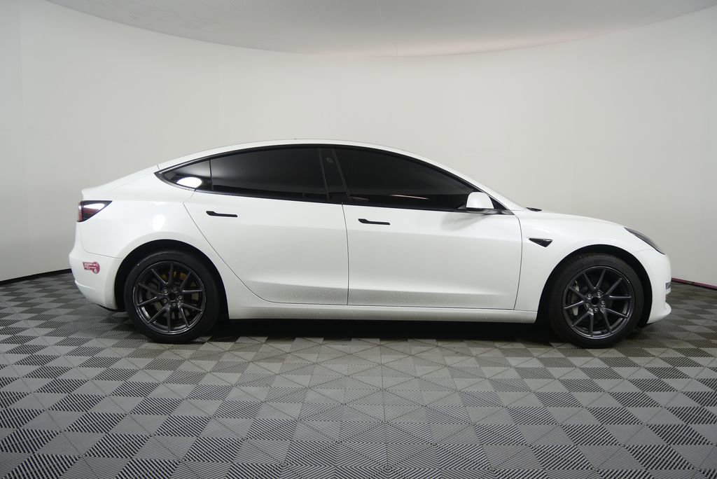 Used 2023 Tesla Model 3 Standard Range image 2