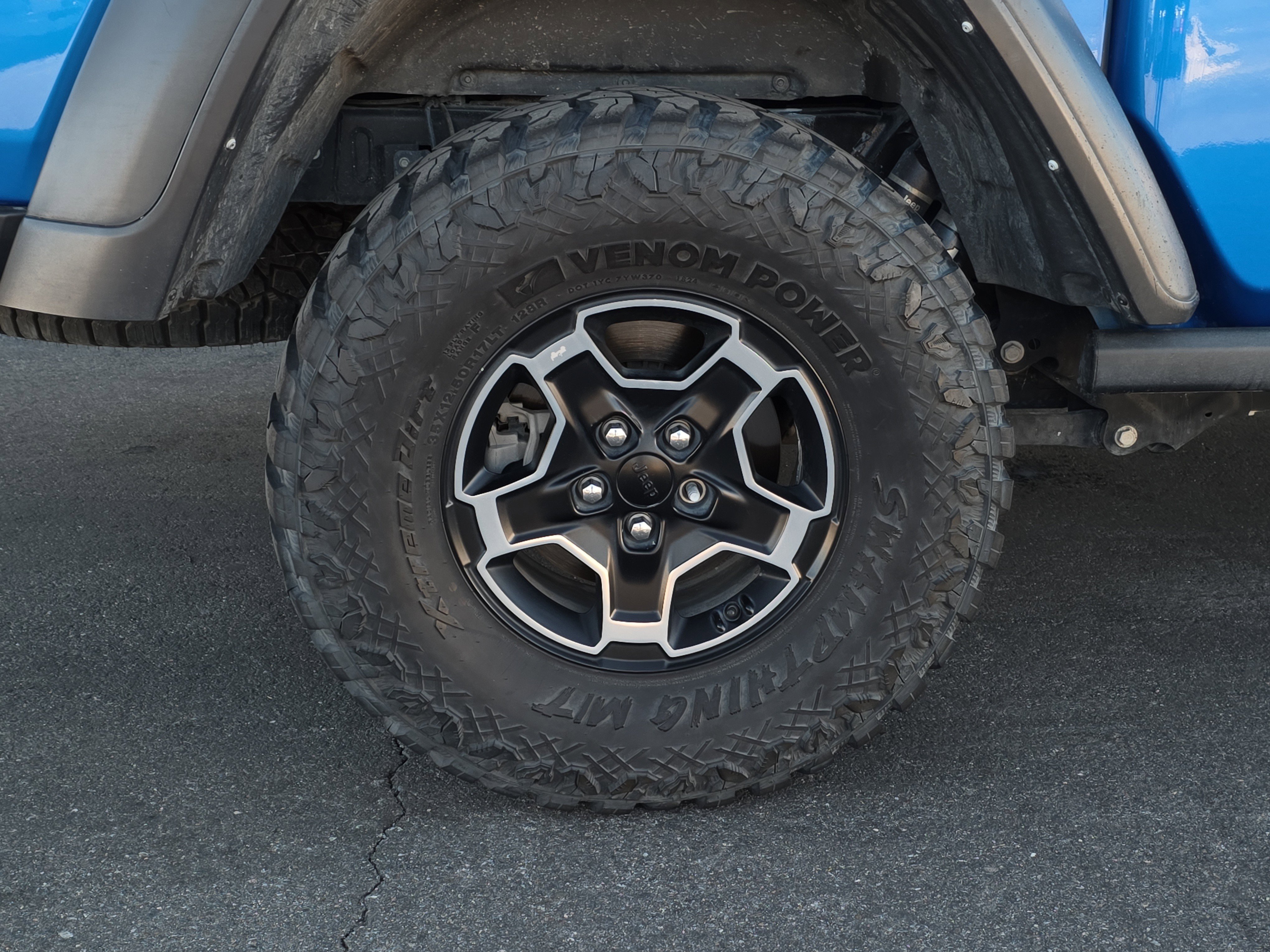 Used 2022 Jeep Gladiator Mojave w/ Cold Weather Group image 9