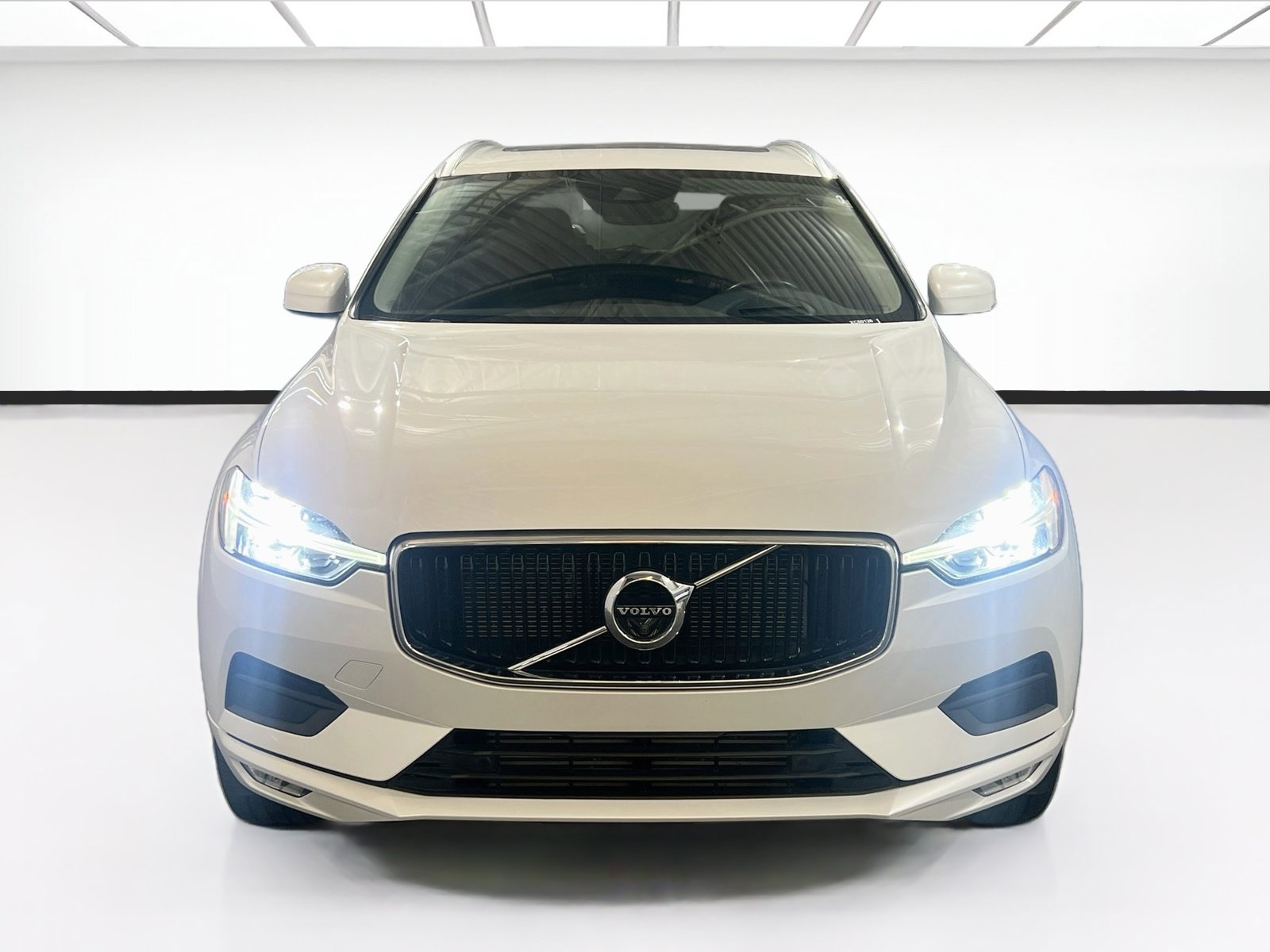 Used 2021 Volvo XC60 T5 Momentum w/ Advanced Package AWD/4WD image 2