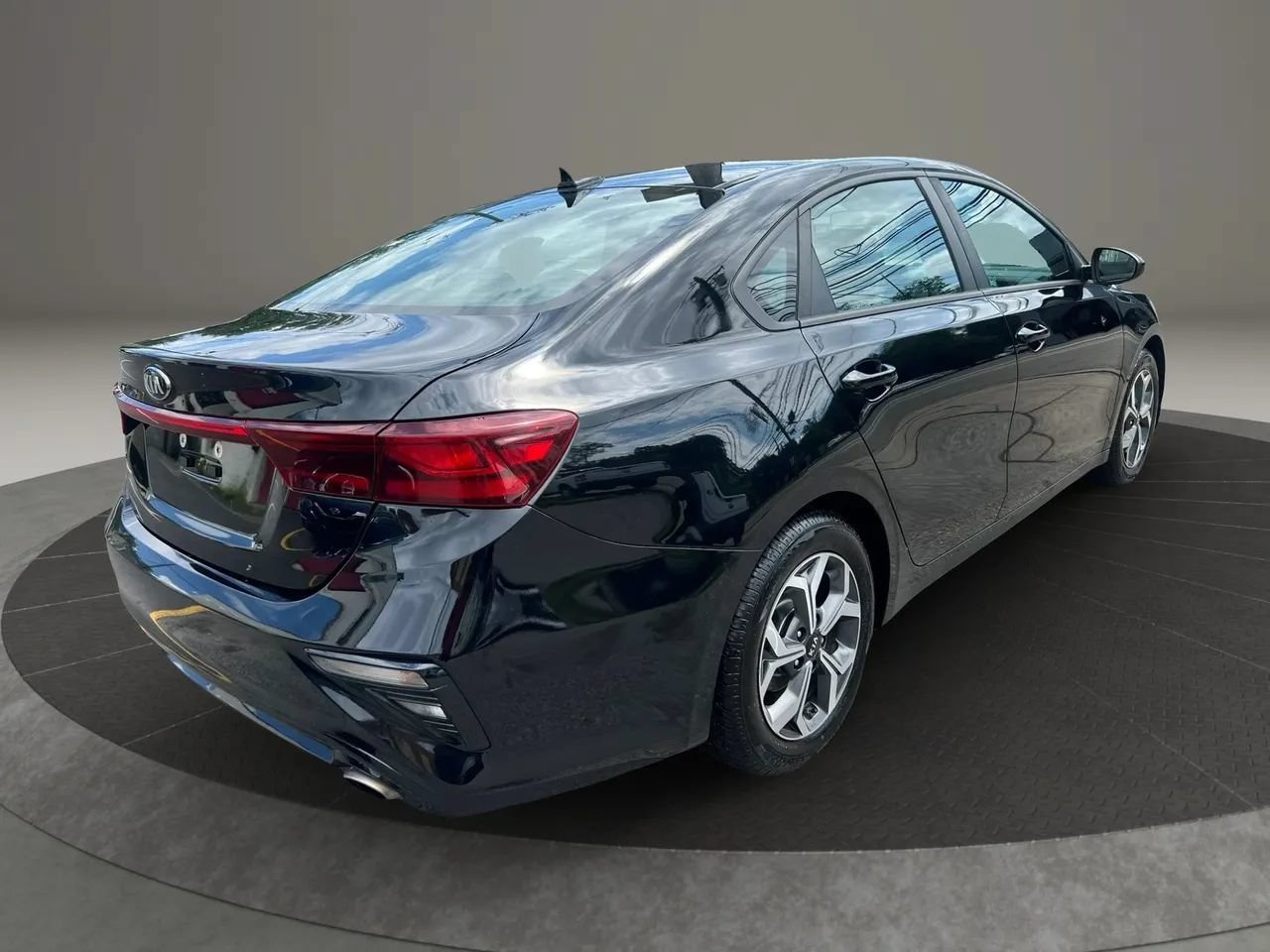 Used 2019 Kia Forte LXS FWD image 5
