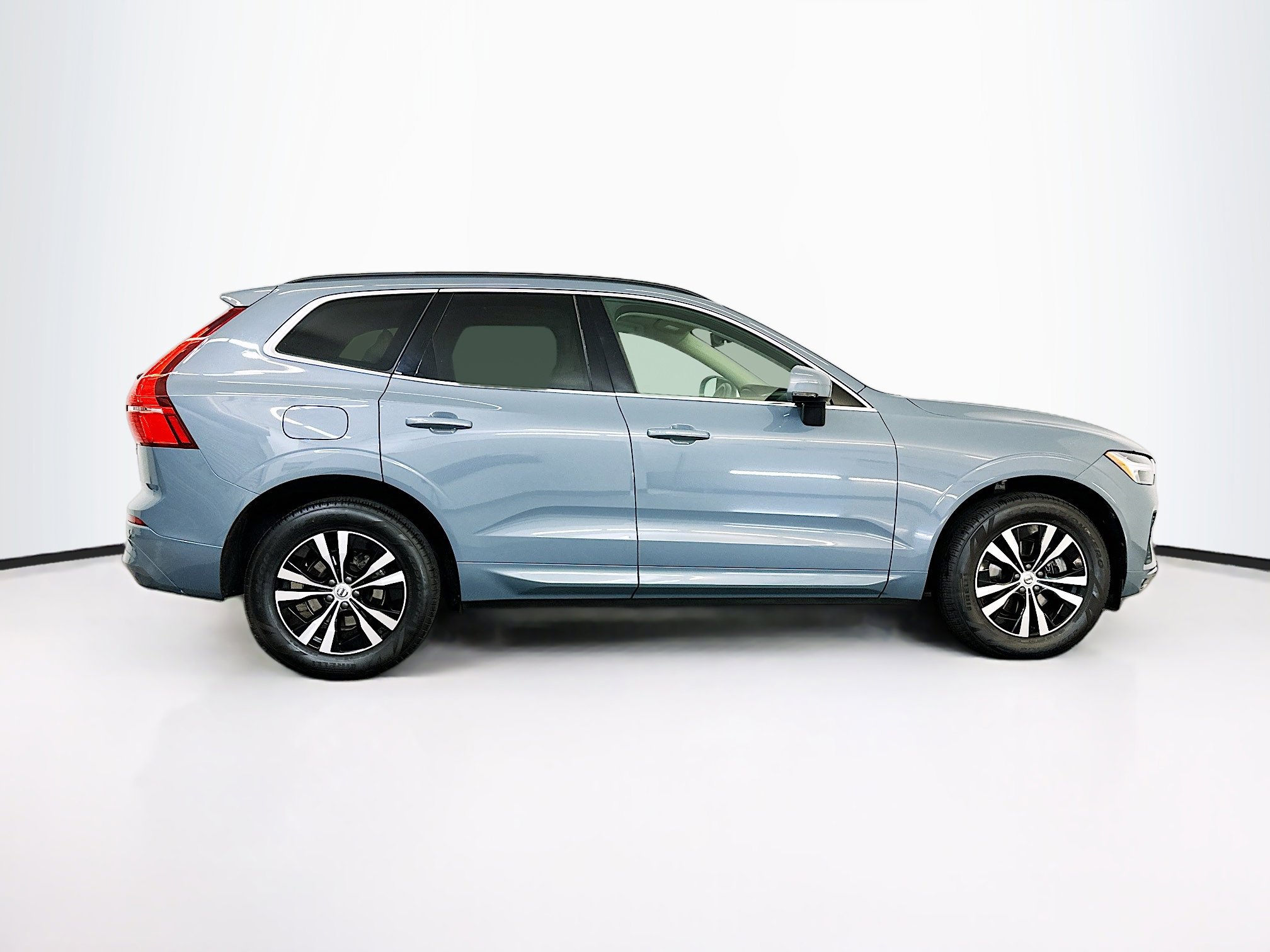 Used 2023 Volvo XC60 B5 Core image 10