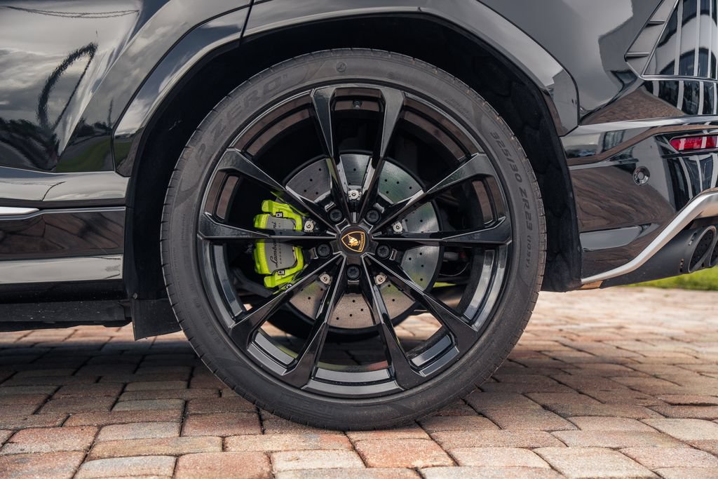 Used 2021 Lamborghini Urus AWD/4WD image 17