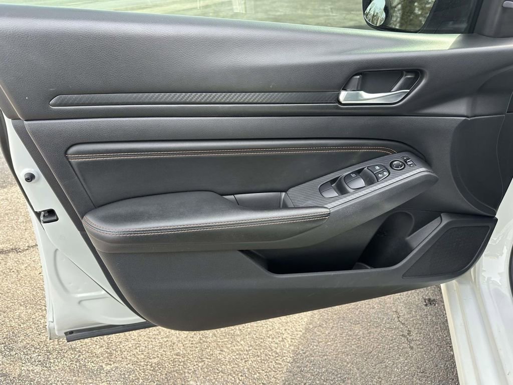 Used 2020 Nissan Altima 2.5 SR w/ Premium Package image 14