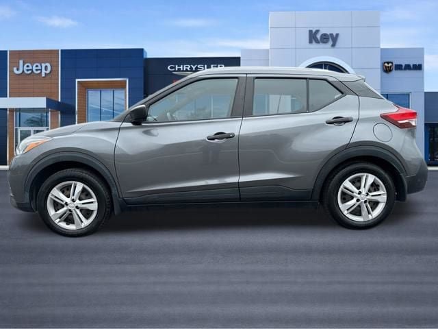 Used 2019 Nissan Kicks S FWD image 2