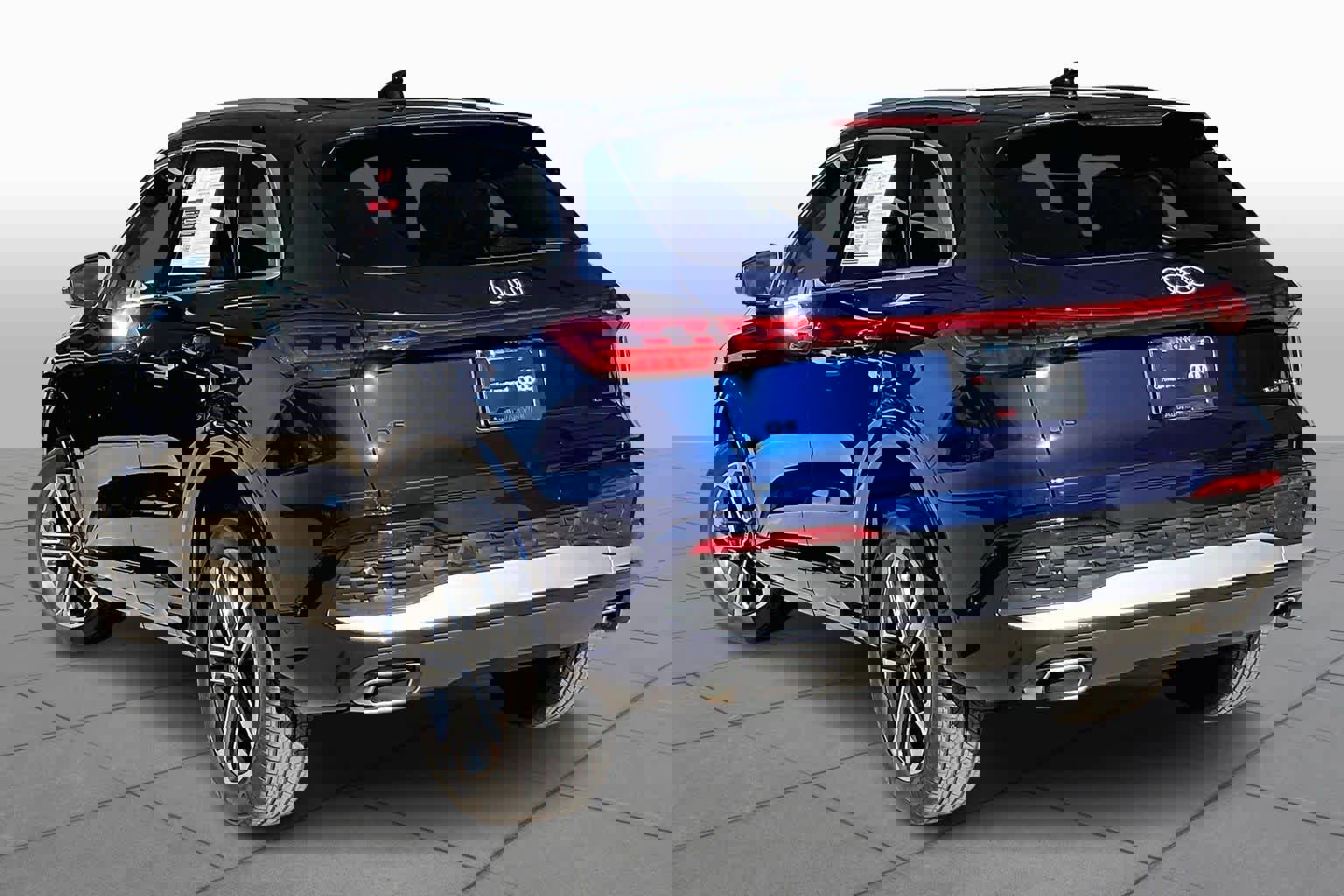 Used 2025 Audi Q5 Premium w/ Convenience Package image 10