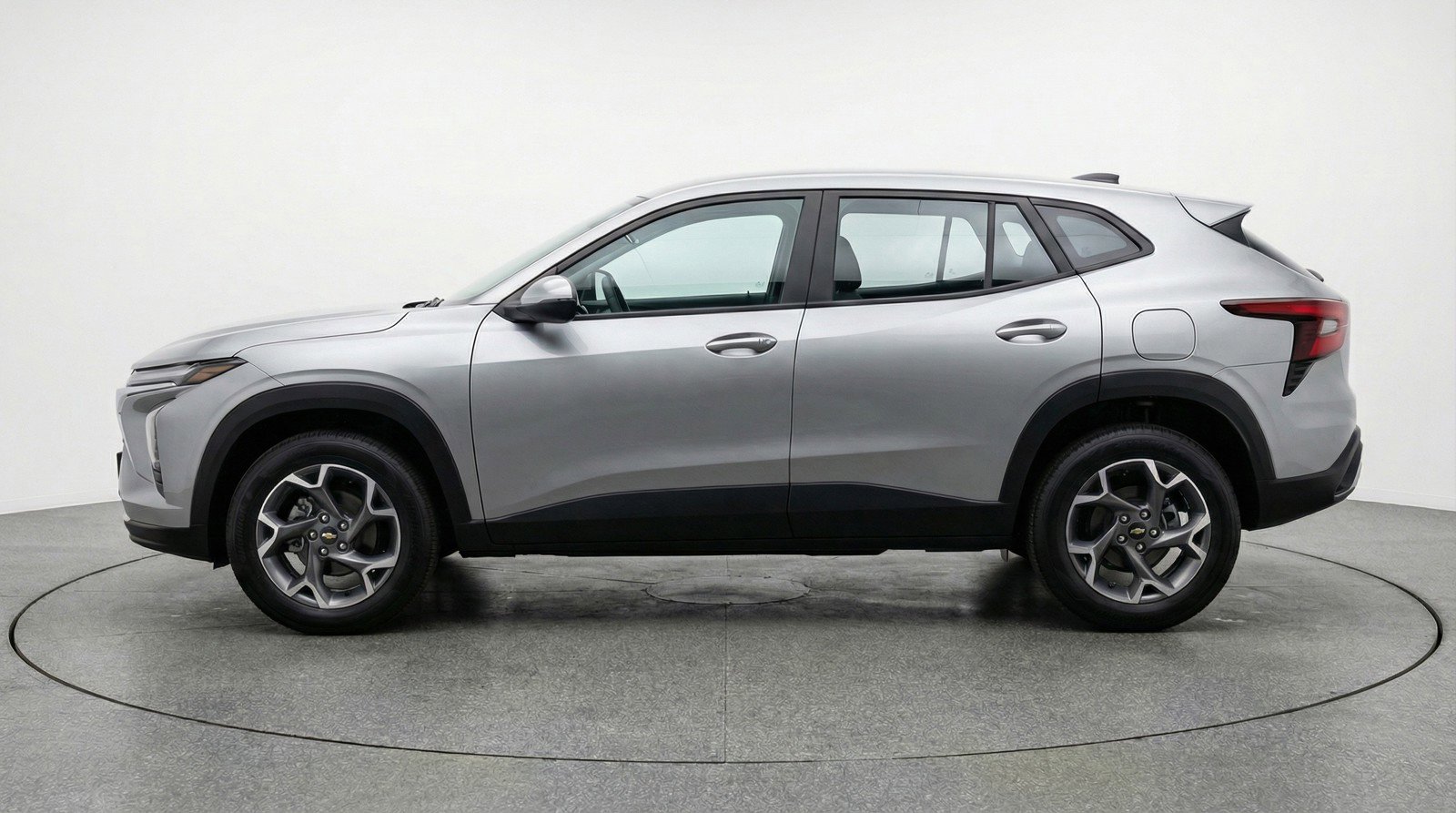 Used 2025 Chevrolet Trax LT FWD image 5