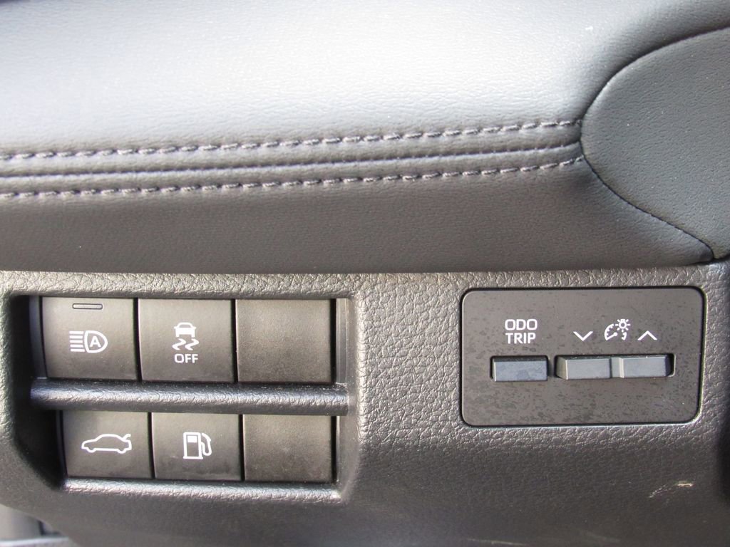 Used 2019 Toyota Avalon XSE FWD image 32