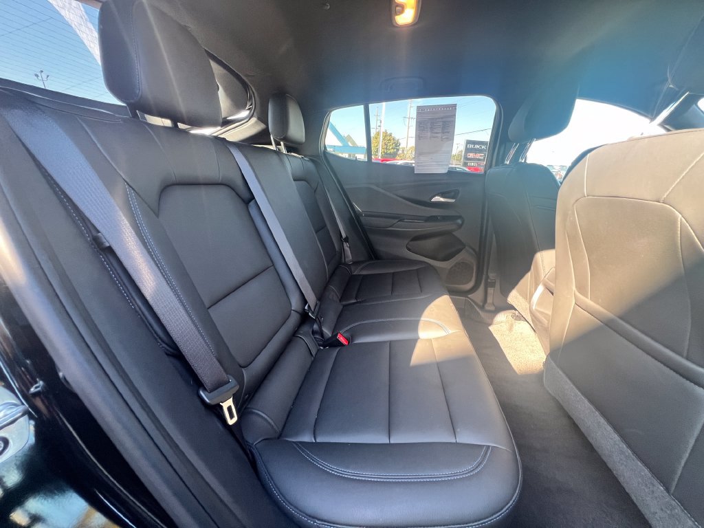 Used 2025 Buick Envista Sport Touring w/ Convenience I Package FWD image 33