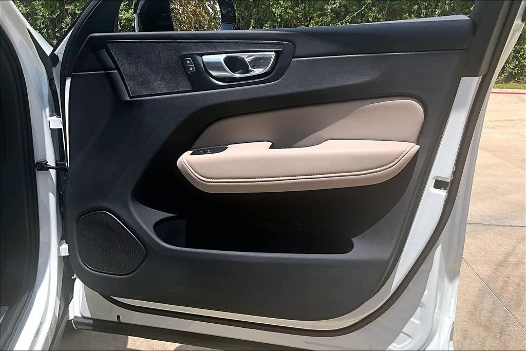 Certified 2026 Volvo XC60 B5 Plus AWD/4WD image 25