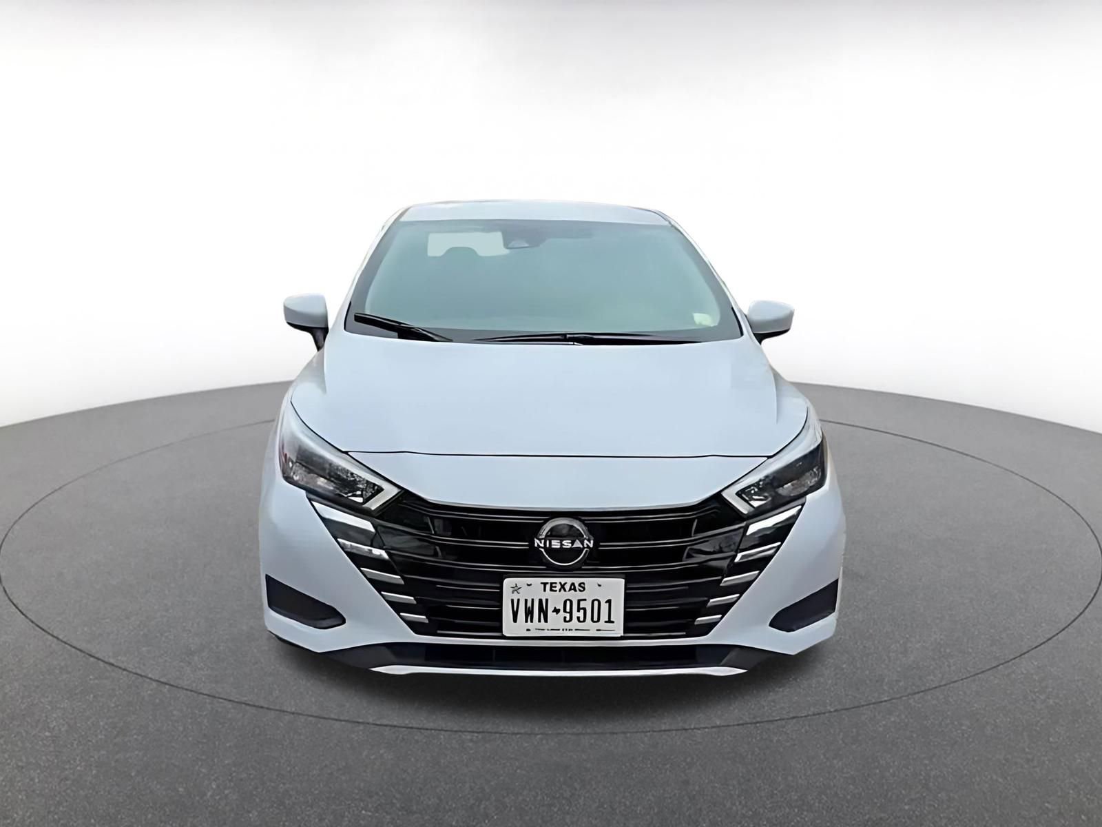 Used 2025 Nissan Versa SV FWD image 4