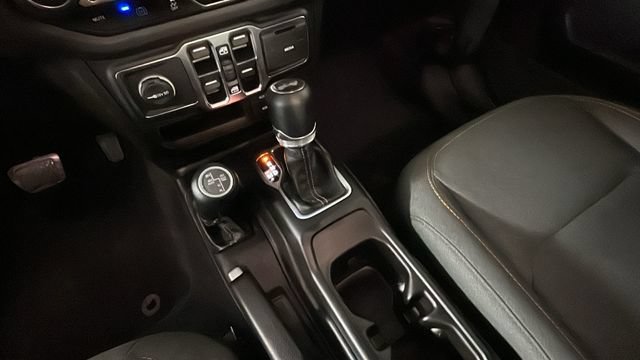 Used 2024 Jeep Wrangler Unlimited w/ Convenience Group AWD/4WD image 20