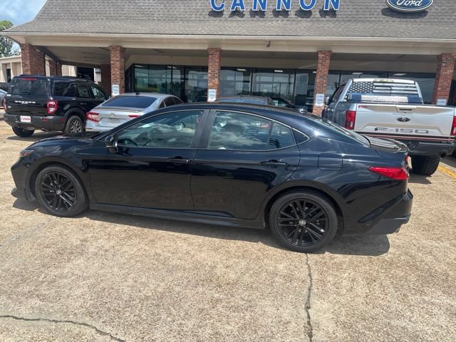 Used 2025 Toyota Camry SE FWD image 3