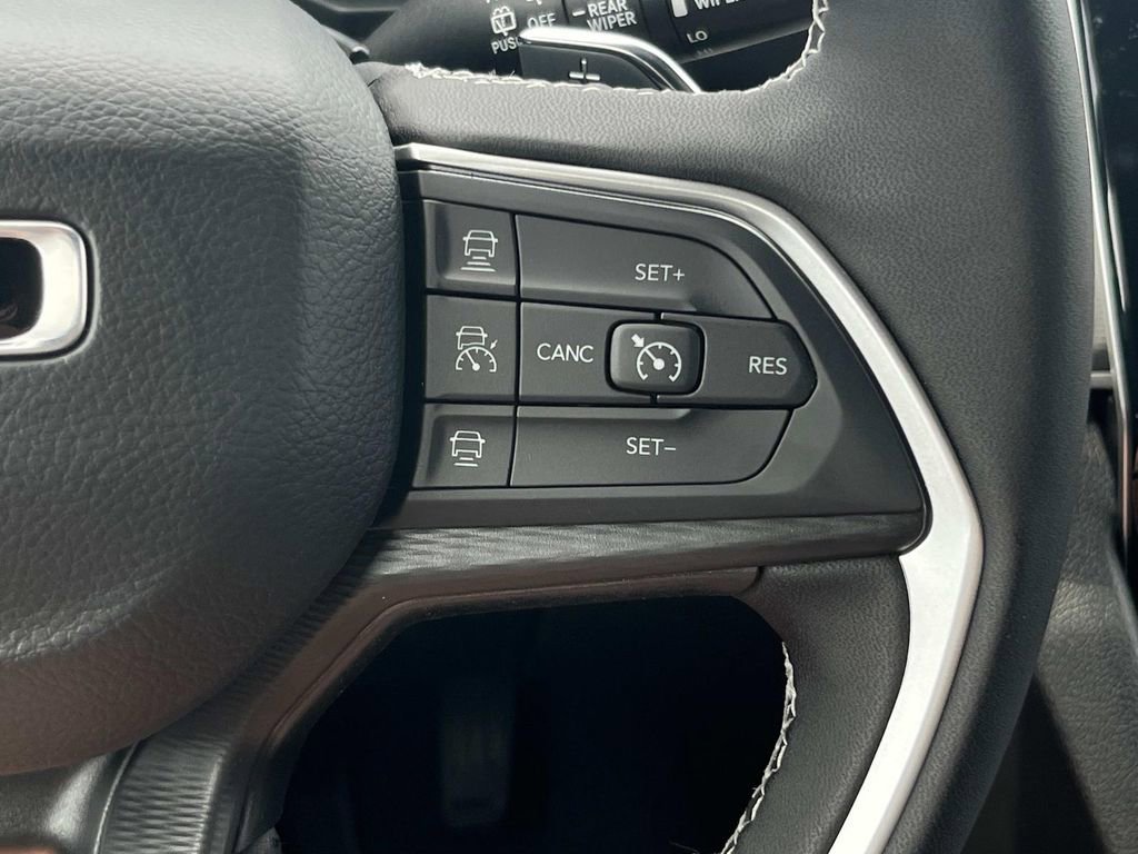 New 2025 Jeep Grand Cherokee Laredo X w/ Luxury Tech Group I image 28