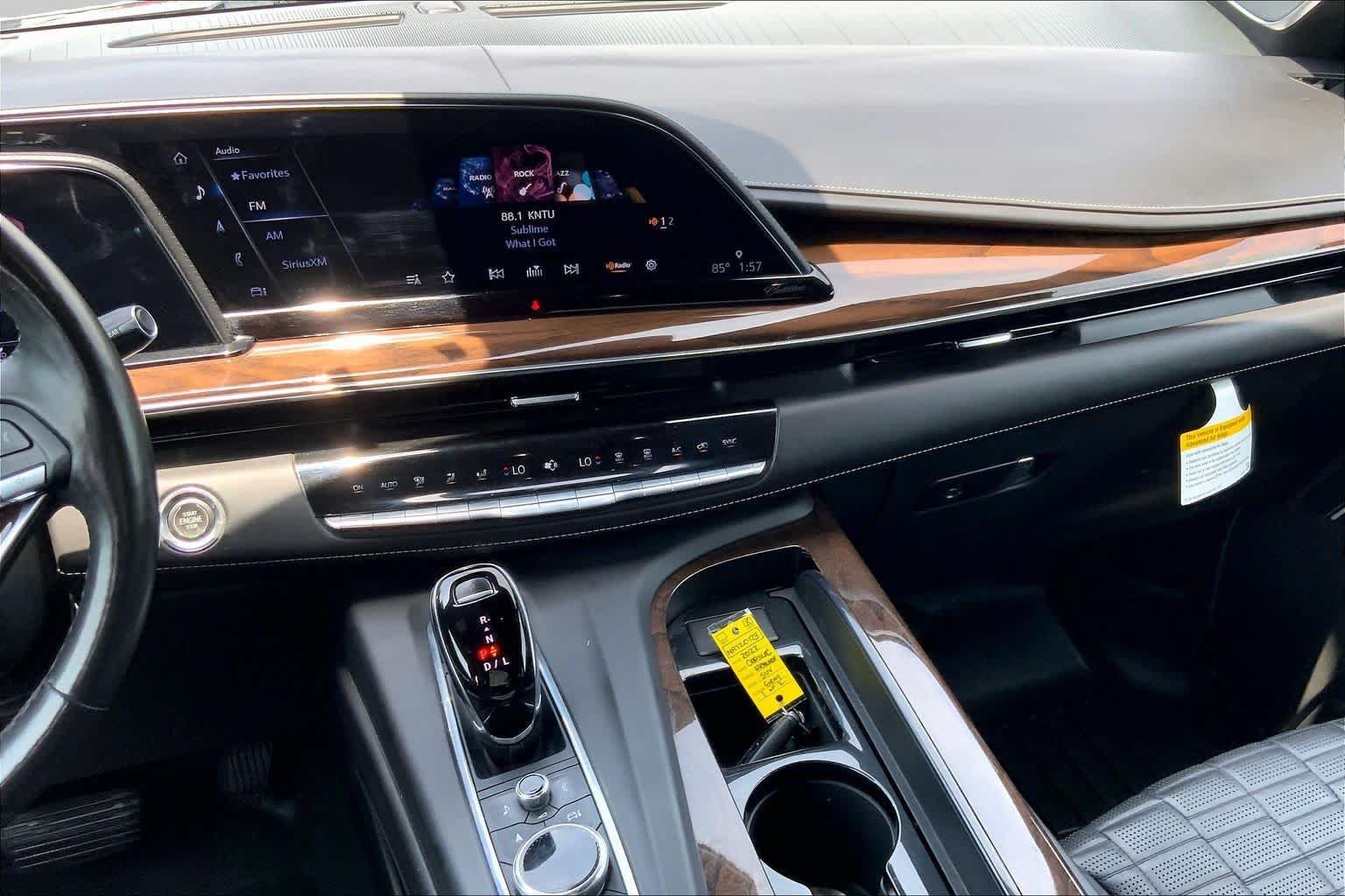 Used 2022 Cadillac Escalade Premium Luxury Platinum w/ Heavy-Duty Trailer Package AWD/4WD image 7