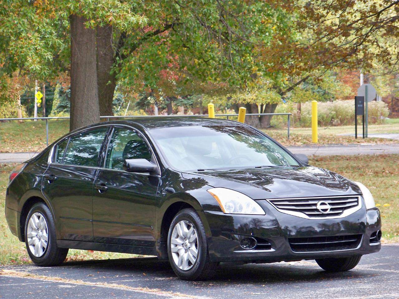 Used 2011 Nissan Altima 2.5 S FWD image 3