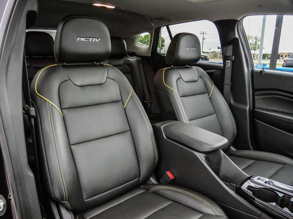 Used 2025 Chevrolet Trax ACTIV w/ Sunroof Package image 13