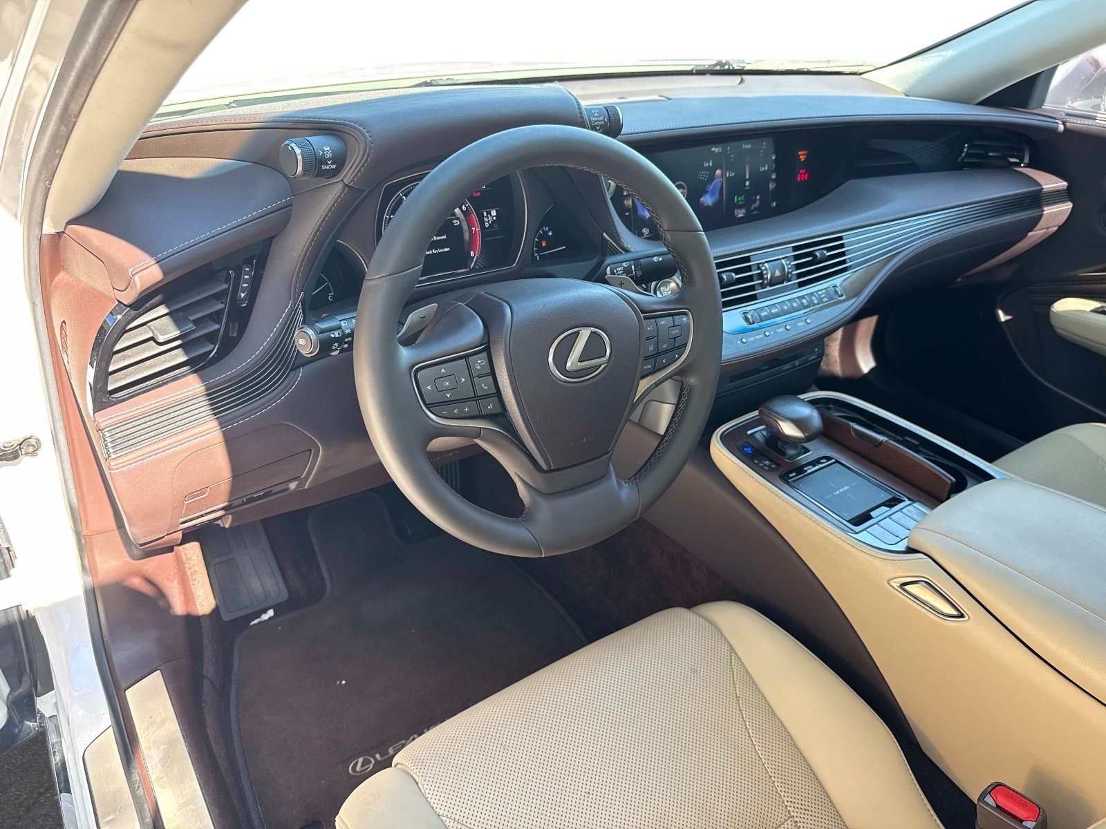 Used 2020 Lexus LS 500 w/ Accessory Package (Z1) RWD image 21