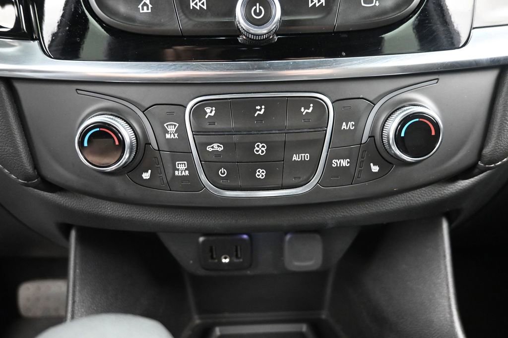 Used 2023 Chevrolet Traverse LT AWD/4WD image 17