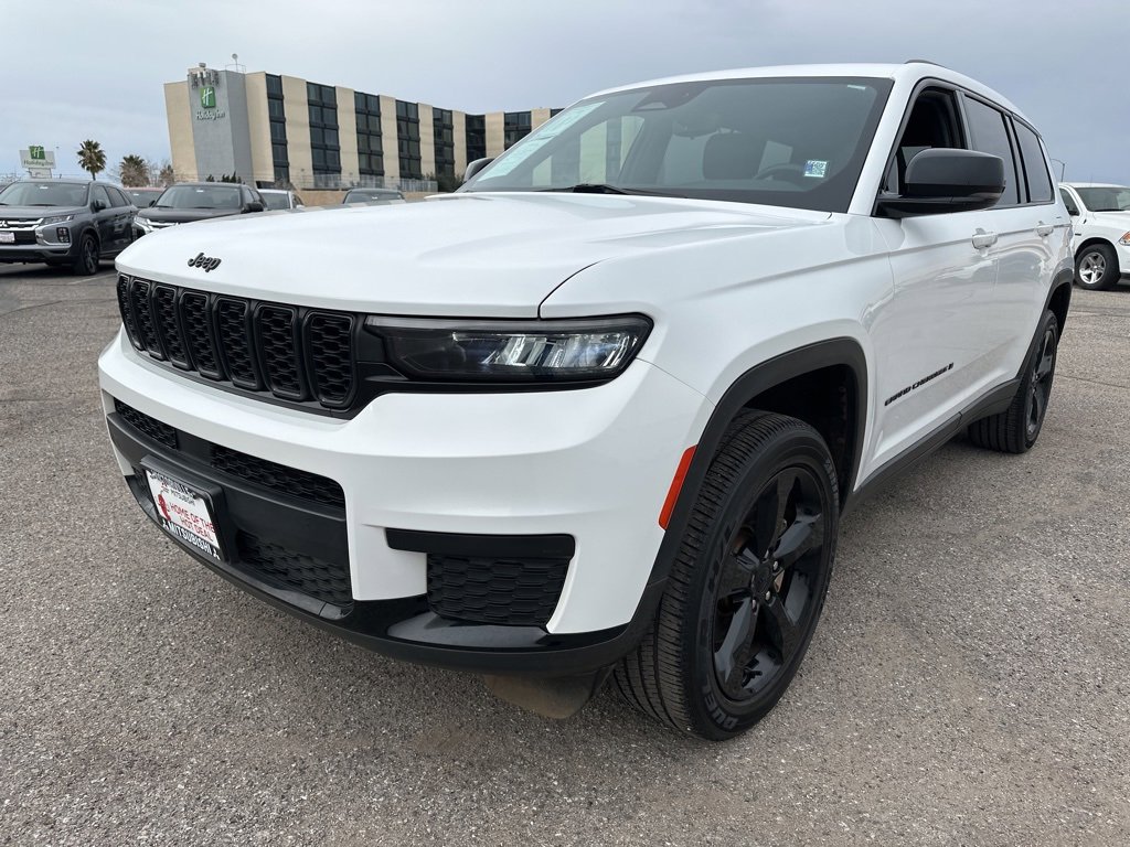 Used 2023 Jeep Grand Cherokee L Laredo image 3