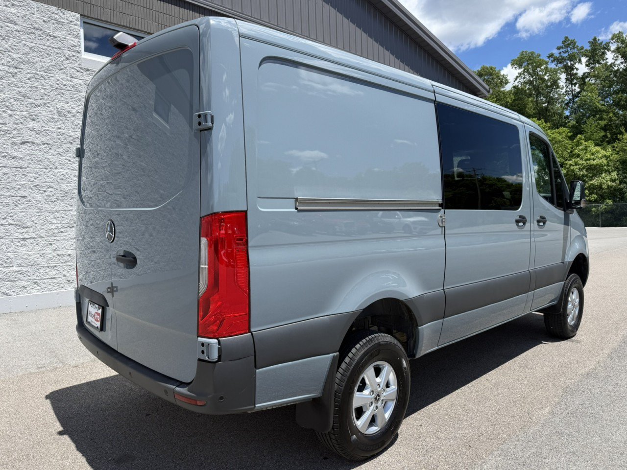 Used 2024 Mercedes-Benz Sprinter 2500 image 9
