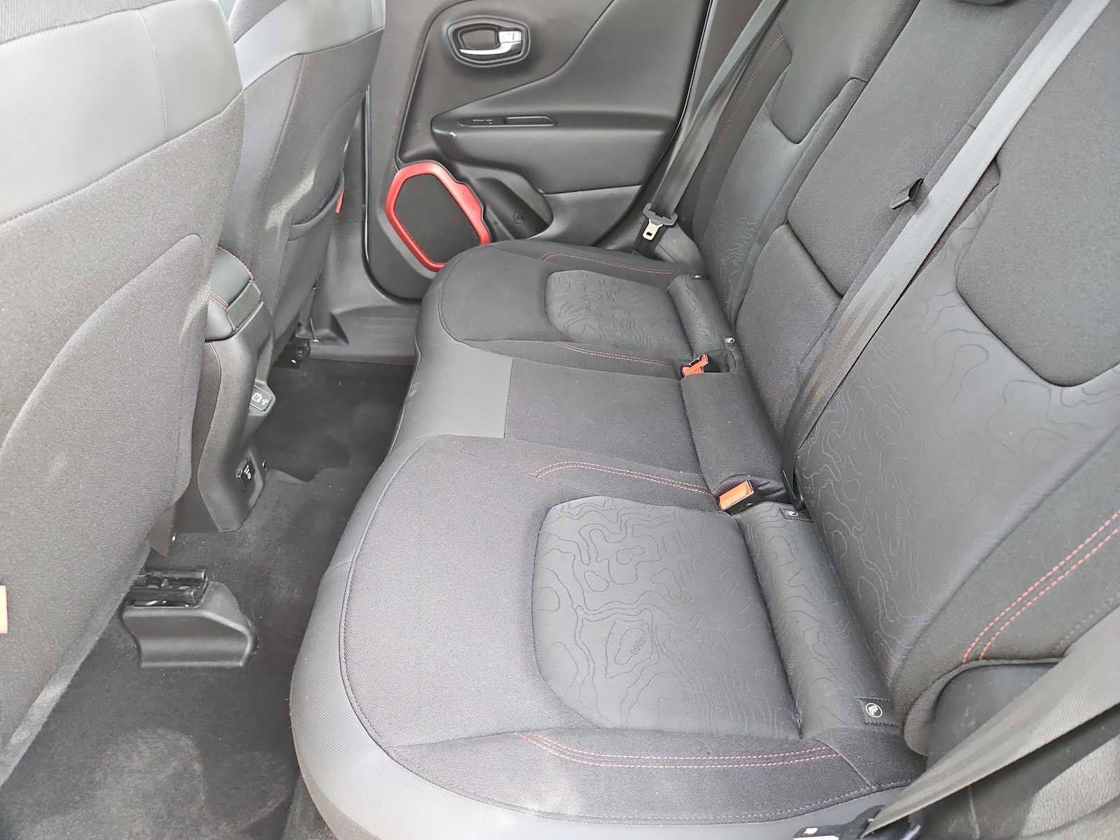 Used 2018 Jeep Renegade Trailhawk w/ Cold Weather Group II image 19