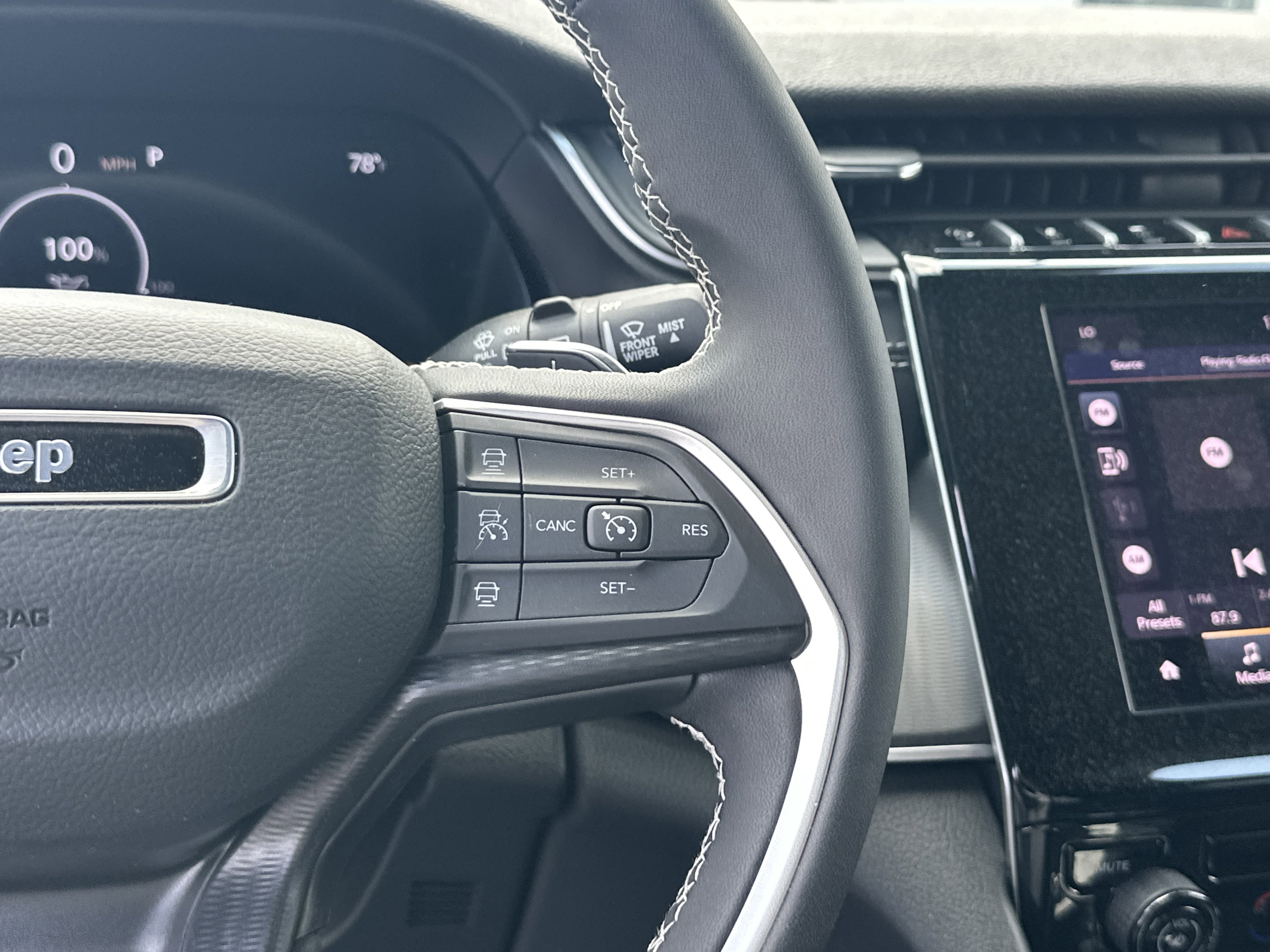 Used 2025 Jeep Grand Cherokee L Laredo image 31