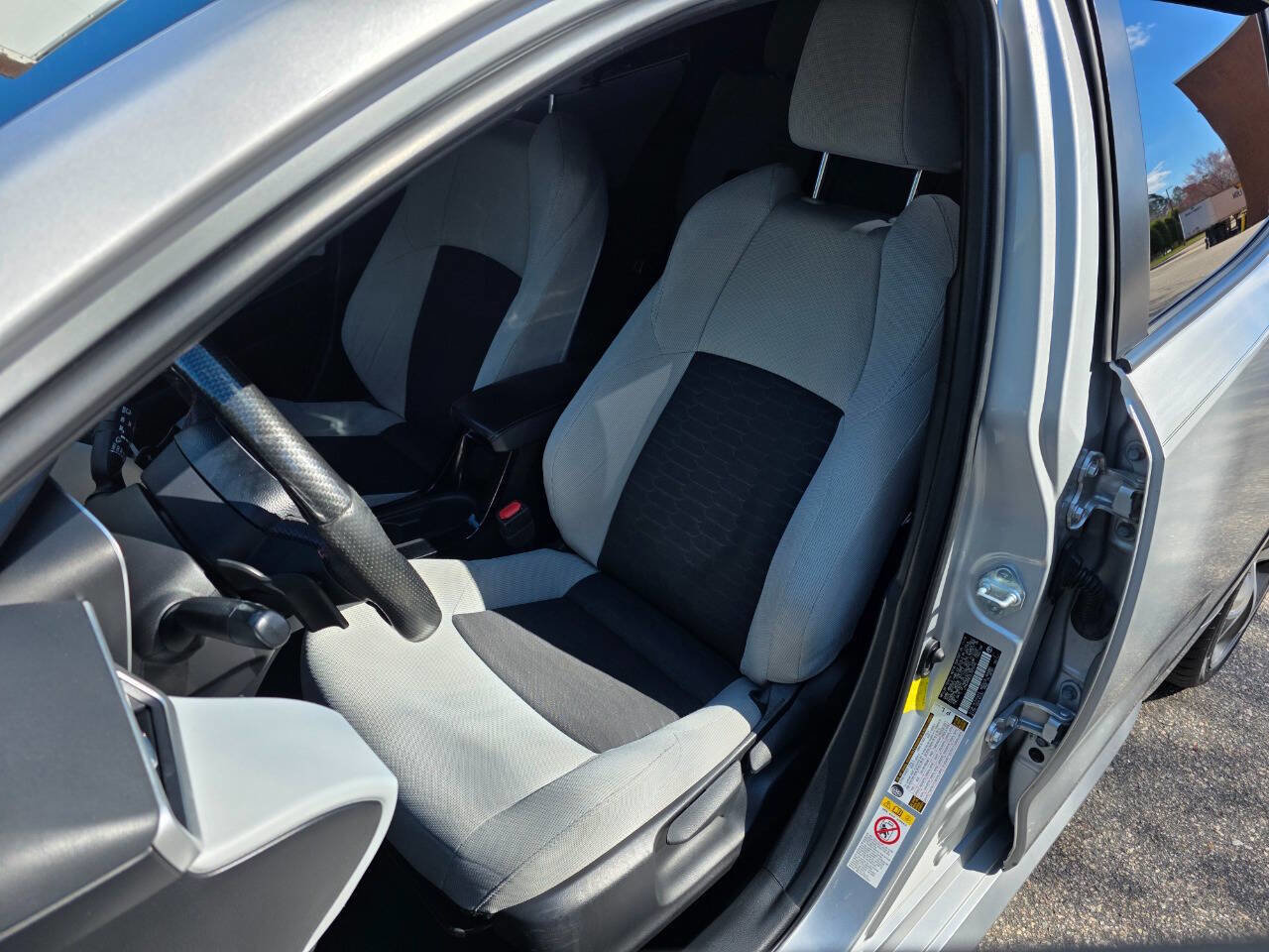 Used 2020 Toyota Corolla SE image 12