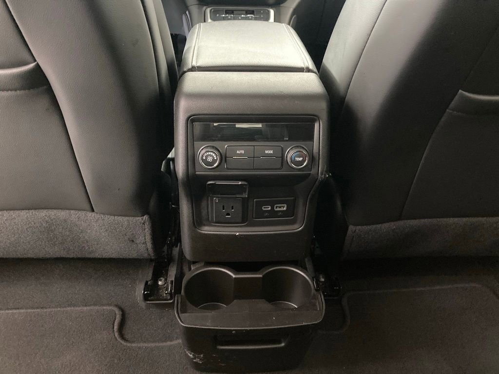 Used 2023 GMC Acadia SLT image 18