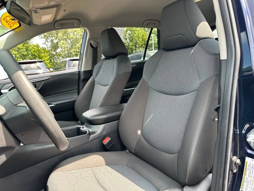 Used 2025 Toyota RAV4 XLE AWD/4WD image 36