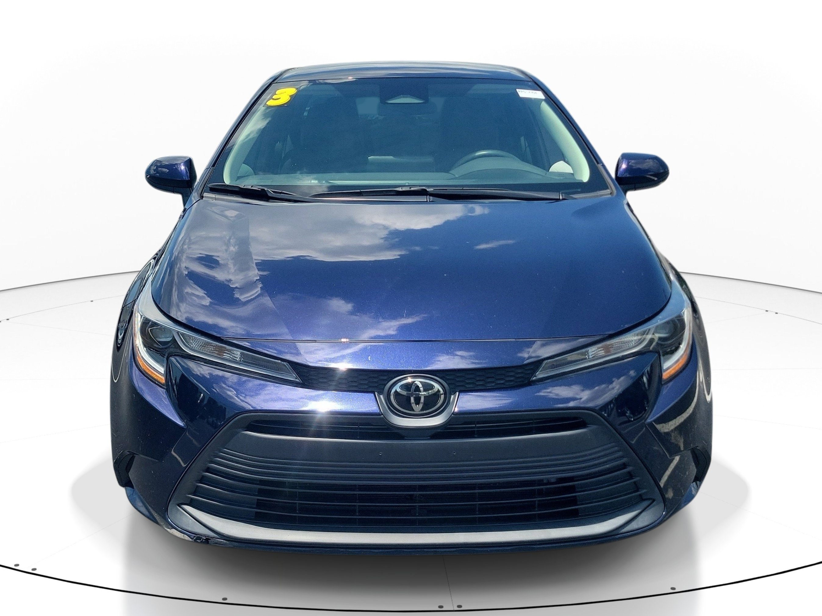 Used 2023 Toyota Corolla LE FWD image 2