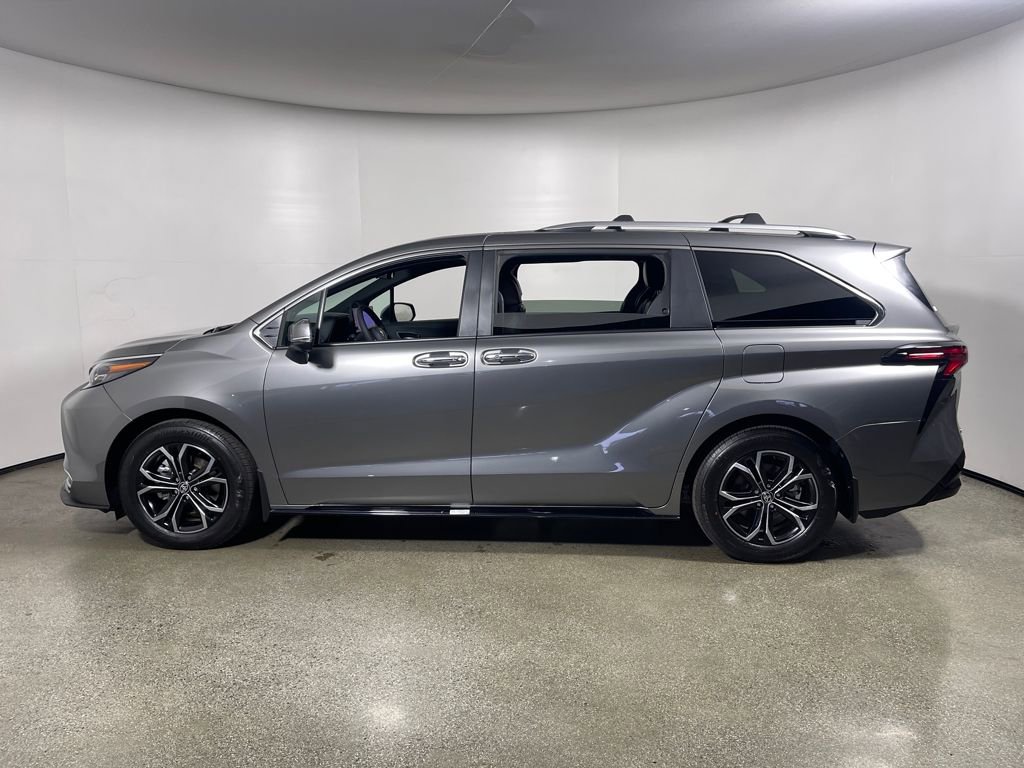 Used 2026 Toyota Sienna Platinum image 6