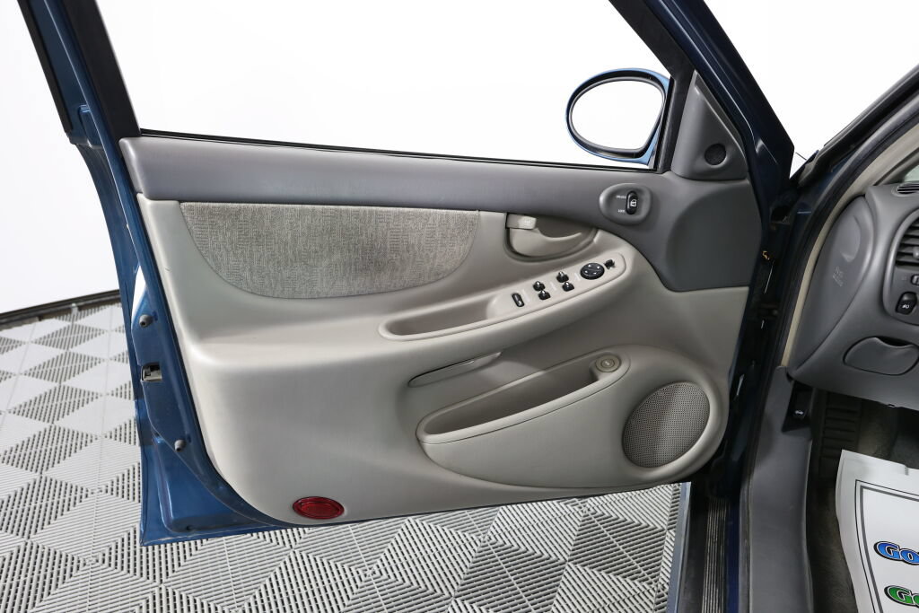 Used 2002 Oldsmobile Alero GL w/ Sun & Sound Pkg FWD image 12